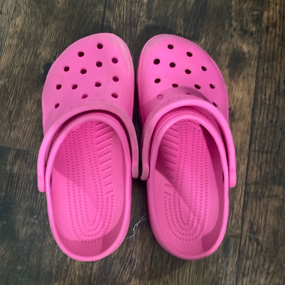 crocs | pink | size 6 W